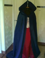 Lange cape / cloak met royale capuchon